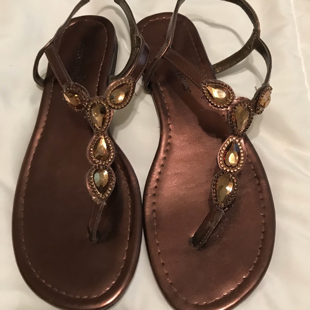 Sandals lightly worn. Pretty brown/copper color.